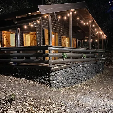 Woods Etna Horská chata